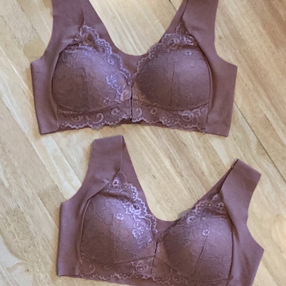 Women’s Laced Tan Bralette, Size 1X, good condition (Price is for 2)💖